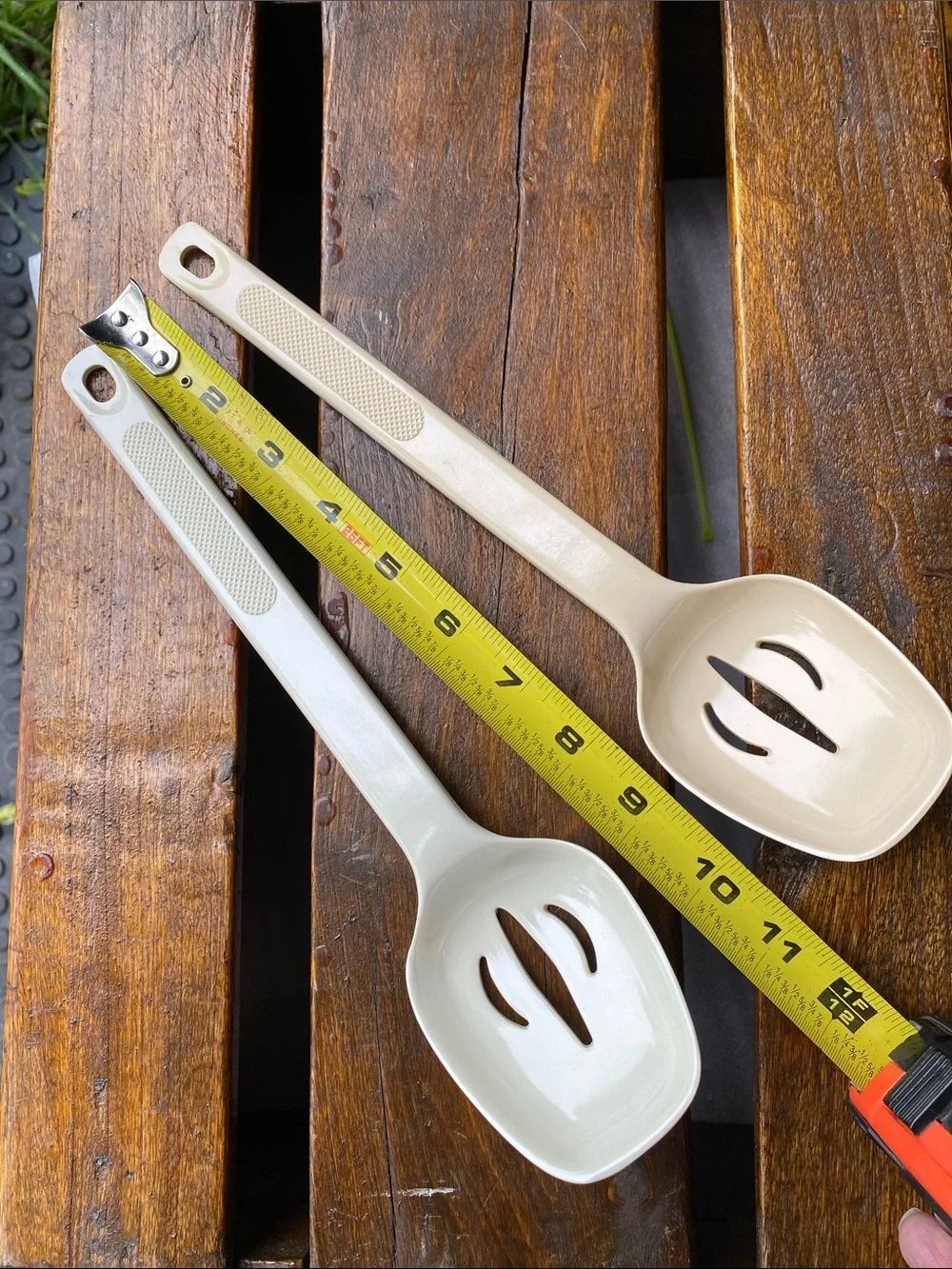 Vtg A-Bee Syndicate Neutral Cream & White Teardrop Slotted Spoons - Set of 2 USA
